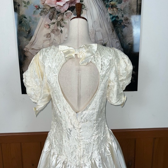 Beautiful Vintage 1980s/90s Michaelangelo Ivory Satin Wedding Gown! - Picture 6 of 7